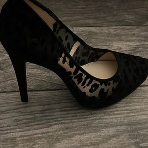Platform pump, black mesh with leopard print. Size 6, “Jessica Simpson”